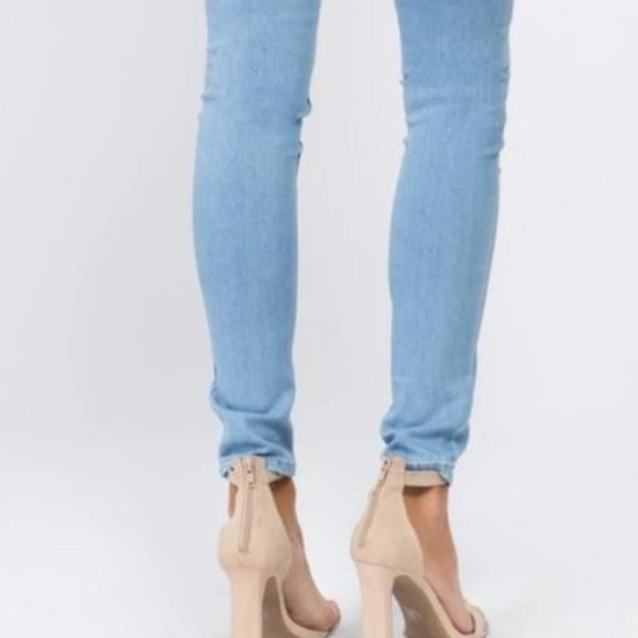 LIGHT BLUE WASH SKINNY JEANS - Picture 3 of 4